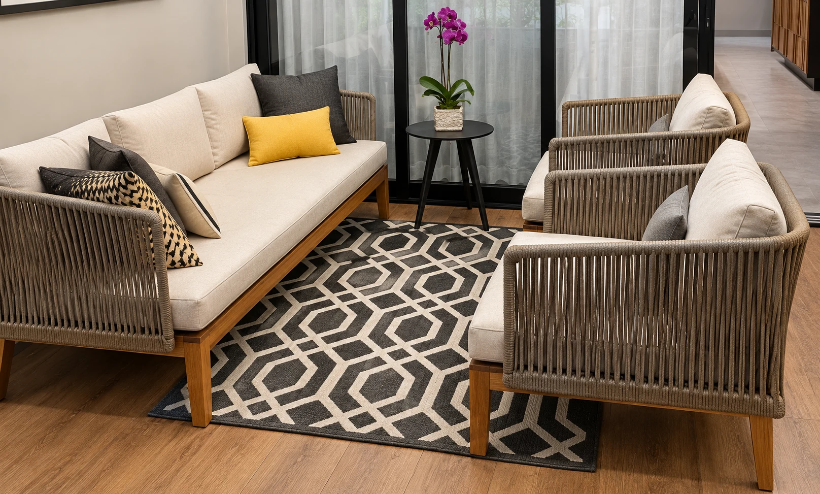 Ambiente da linha Madereo com sofá e poltronas Tundra Móveis